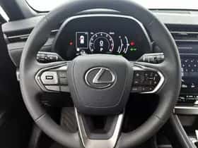 Lexus LBX (2024) thumbnail 17