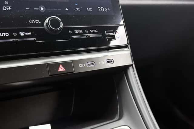Lexus LBX (2024) thumbnail 22