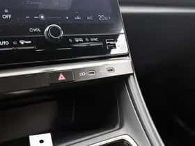 Lexus LBX (2024) thumbnail 22