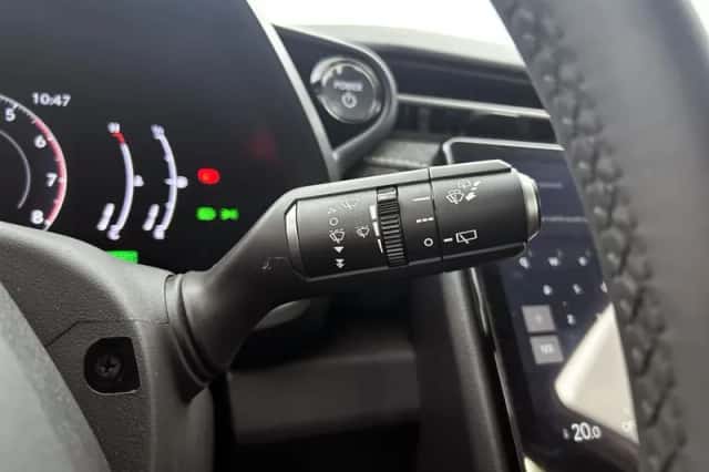 Lexus LBX (2024) thumbnail 24