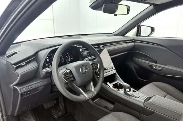 Lexus LBX (2024) thumbnail 28