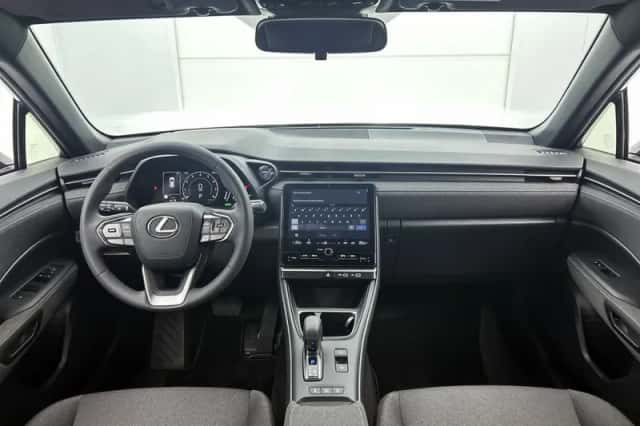 Lexus LBX (2024) thumbnail 4