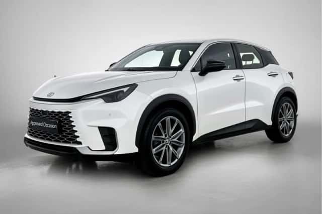 Lexus LBX (2024) thumbnail 1