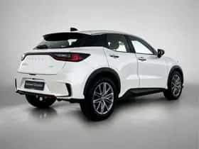 Lexus LBX (2024) thumbnail 2