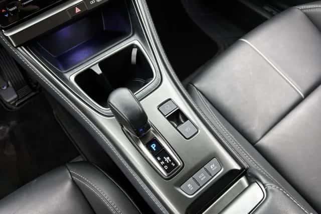 Lexus LBX (2024) thumbnail 12