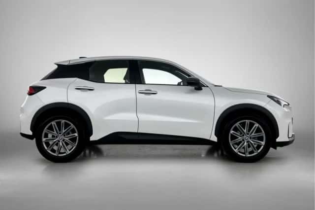 Lexus LBX (2024) thumbnail 13
