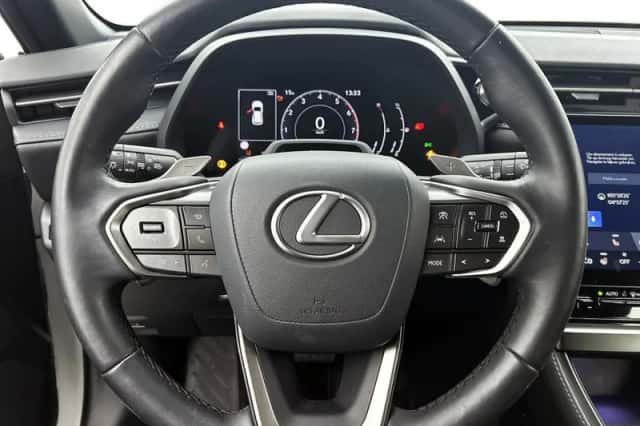 Lexus LBX (2024) thumbnail 19