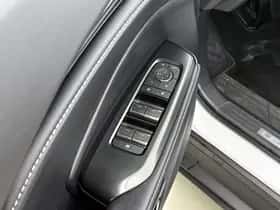 Lexus LBX (2024) thumbnail 23