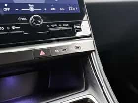 Lexus LBX (2024) thumbnail 25