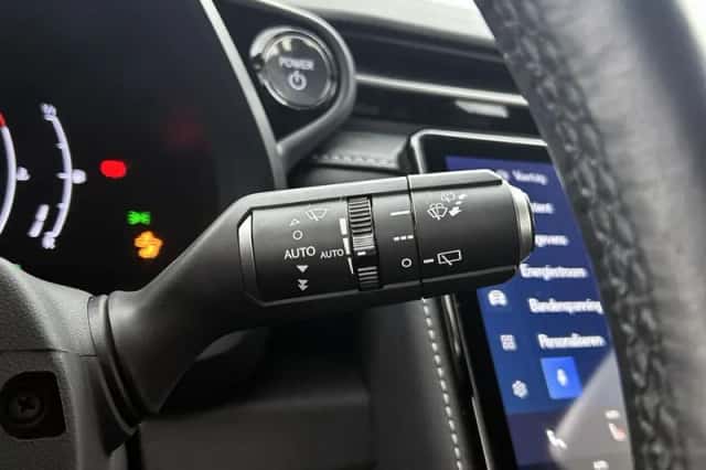 Lexus LBX (2024) thumbnail 26