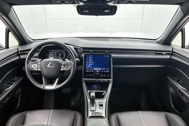 Lexus LBX (2024) thumbnail 4