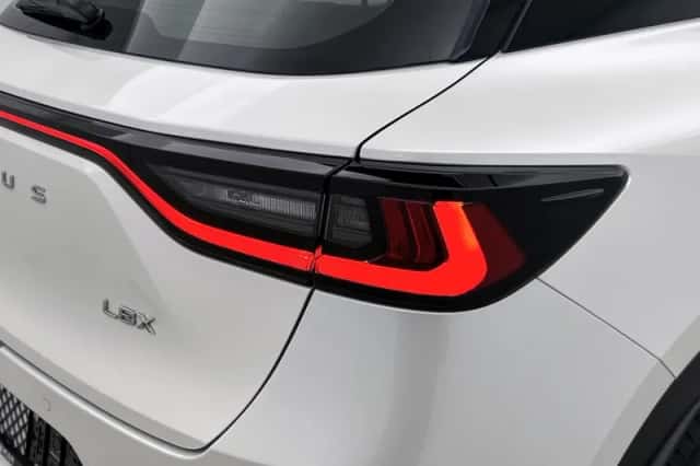 Lexus LBX (2024) thumbnail 33