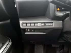 Lexus LBX (2024) thumbnail 35