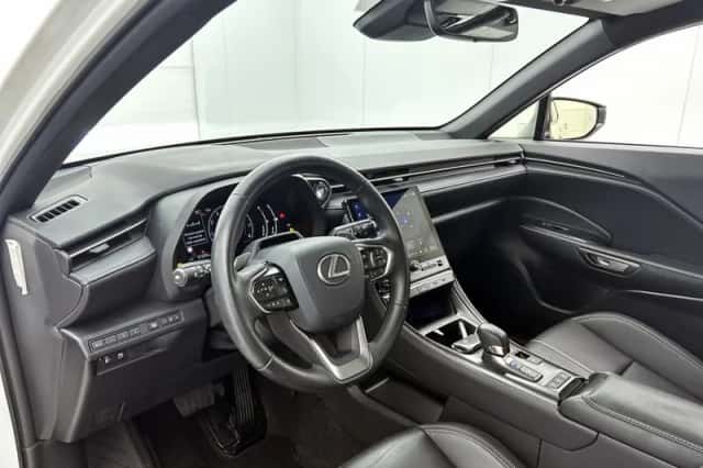 Lexus LBX (2024) thumbnail 37