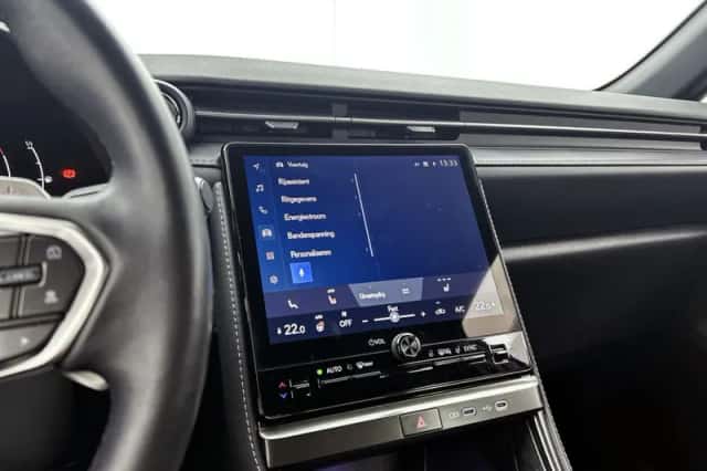 Lexus LBX (2024) thumbnail 8