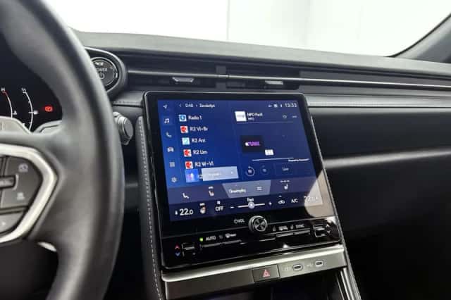 Lexus LBX (2024) thumbnail 9