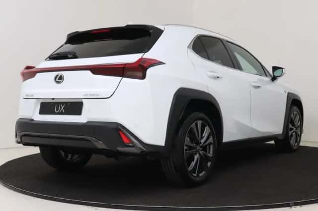 Lexus UX (2025) thumbnail 2