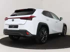 Lexus UX (2025) thumbnail 2