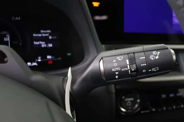 Lexus UX (2025) thumbnail 19