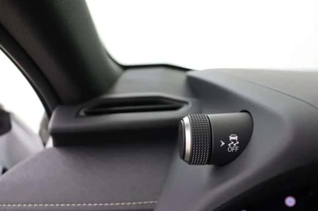 Lexus UX (2025) thumbnail 21