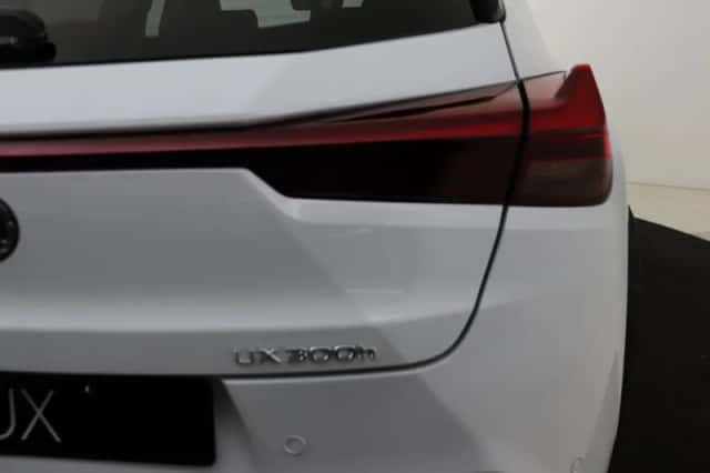 Lexus UX (2025) thumbnail 35
