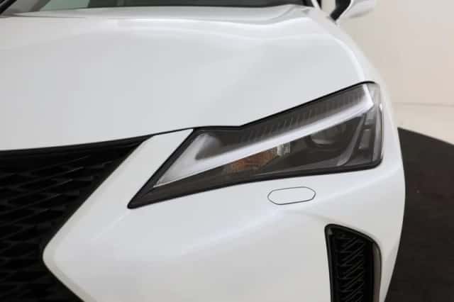 Lexus UX (2025) thumbnail 9