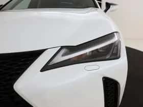 Lexus UX (2025) thumbnail 9
