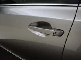 Lexus CT (2016) thumbnail 4