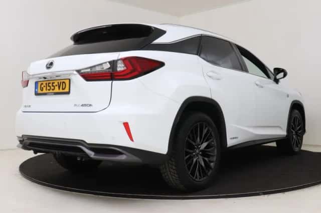 Lexus RX (2019) thumbnail 2