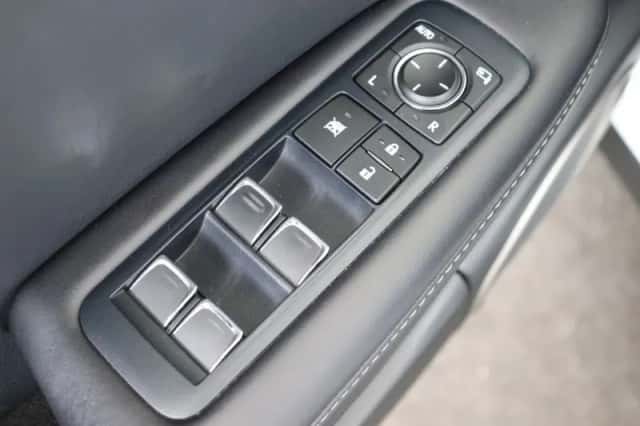 Lexus RX (2019) thumbnail 31