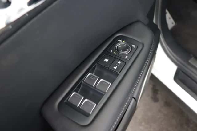 Lexus RX (2017) thumbnail 11
