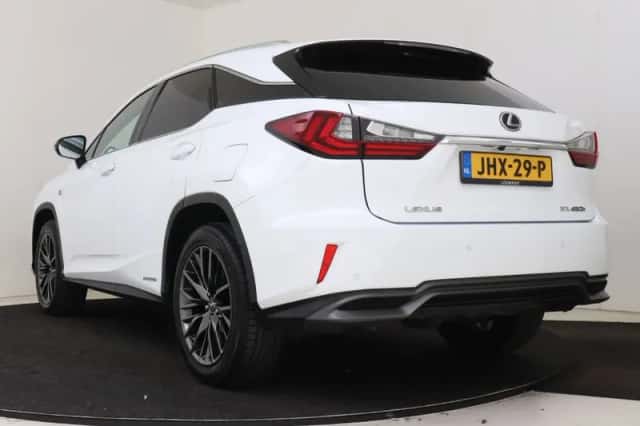 Lexus RX (2017) thumbnail 16