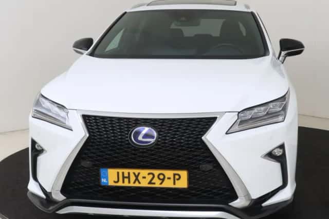 Lexus RX (2017) thumbnail 24