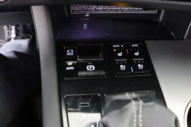 Lexus RX (2017) thumbnail 30