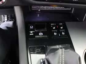 Lexus RX (2017) thumbnail 30