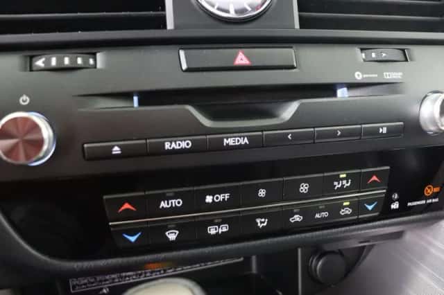 Lexus RX (2017) thumbnail 31