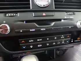Lexus RX (2017) thumbnail 31