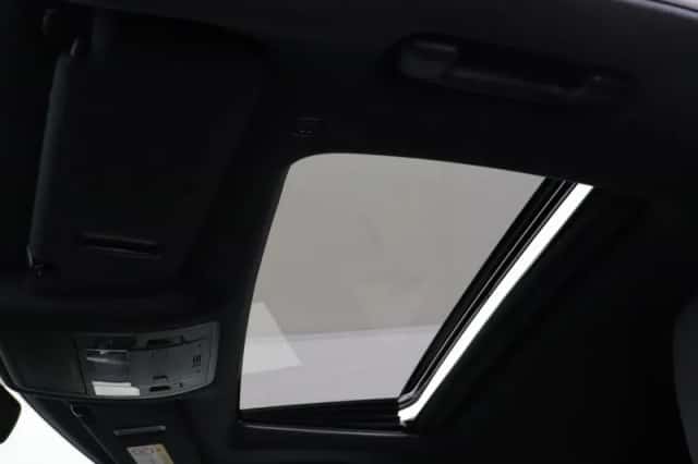 Lexus RX (2017) thumbnail 37