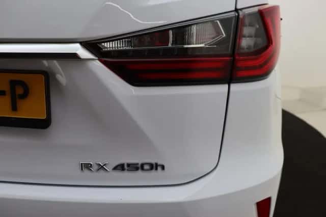 Lexus RX (2017) thumbnail 40