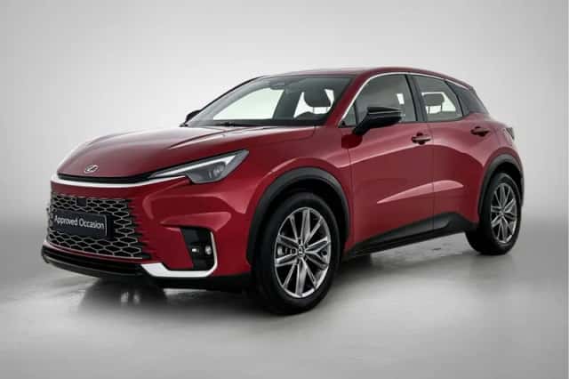 Lexus LBX (2024) thumbnail 1