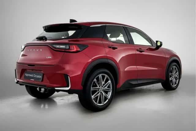 Lexus LBX (2024) thumbnail 2