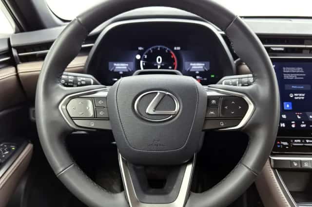 Lexus LBX (2024) thumbnail 17