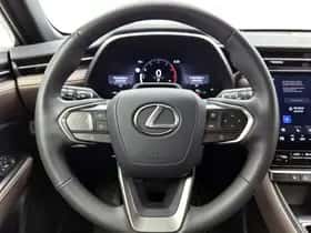 Lexus LBX (2024) thumbnail 17