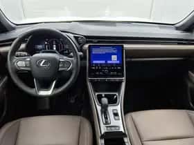Lexus LBX (2024) thumbnail 4