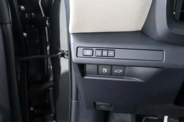 Lexus LBX (2026) thumbnail 12