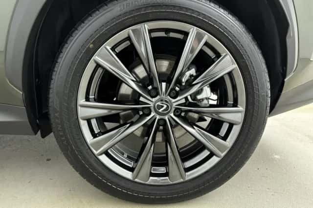 Lexus NX (2024) thumbnail 8