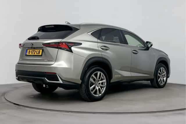 Lexus NX (2021) thumbnail 2