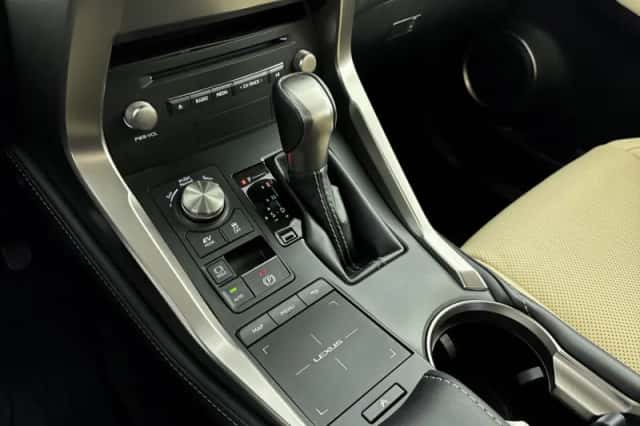 Lexus NX (2021) thumbnail 11