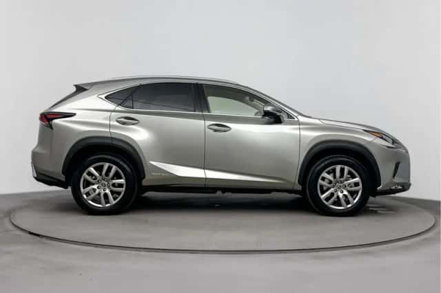 Lexus NX (2021) thumbnail 12
