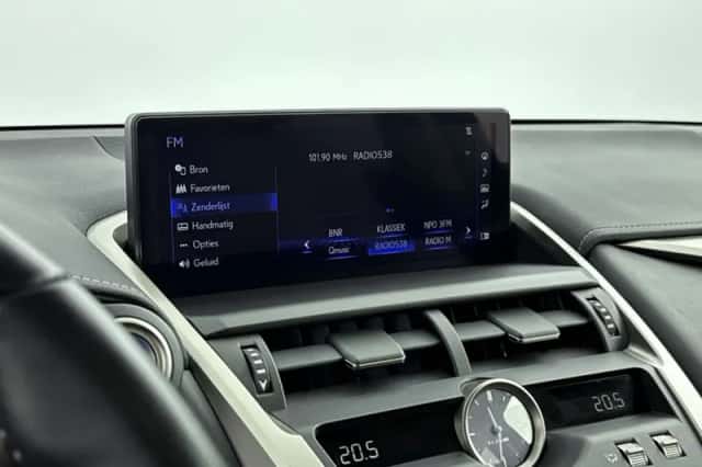 Lexus NX (2021) thumbnail 15